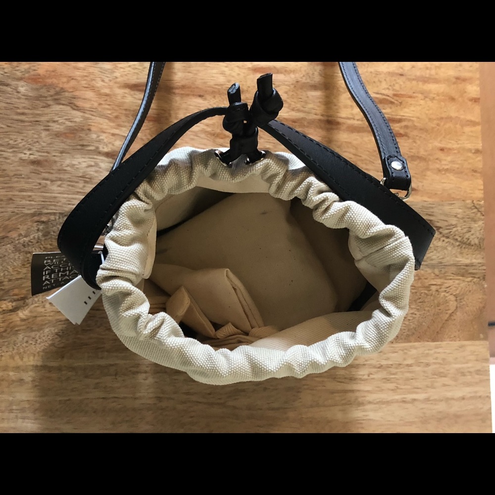 BRAND NEW Hereu Galleda Leather Bucket Bag - Picture 4 of 5